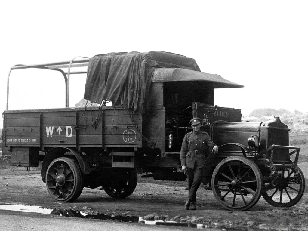 Автомобили первой мировой. Тягач Renault FP 1917. ПМВ грузовик Даймлер. Грузовой автомобиль Даймлер 1914 года. АМО Уайт 1922.