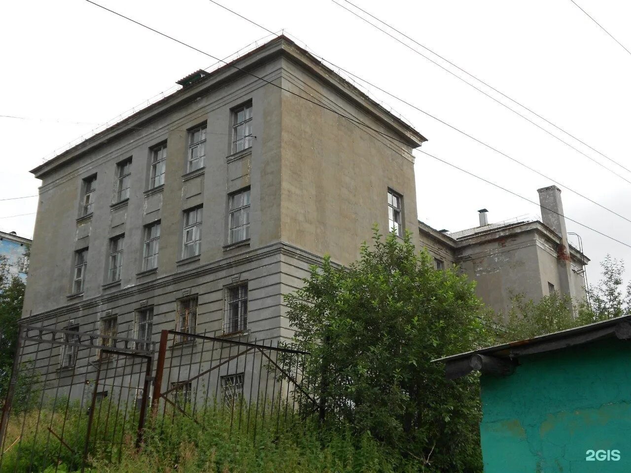Володарского 1 мурманск. Мурманский 14. , д. Фасад дома правительства мурманск фото. Мурманский 14.