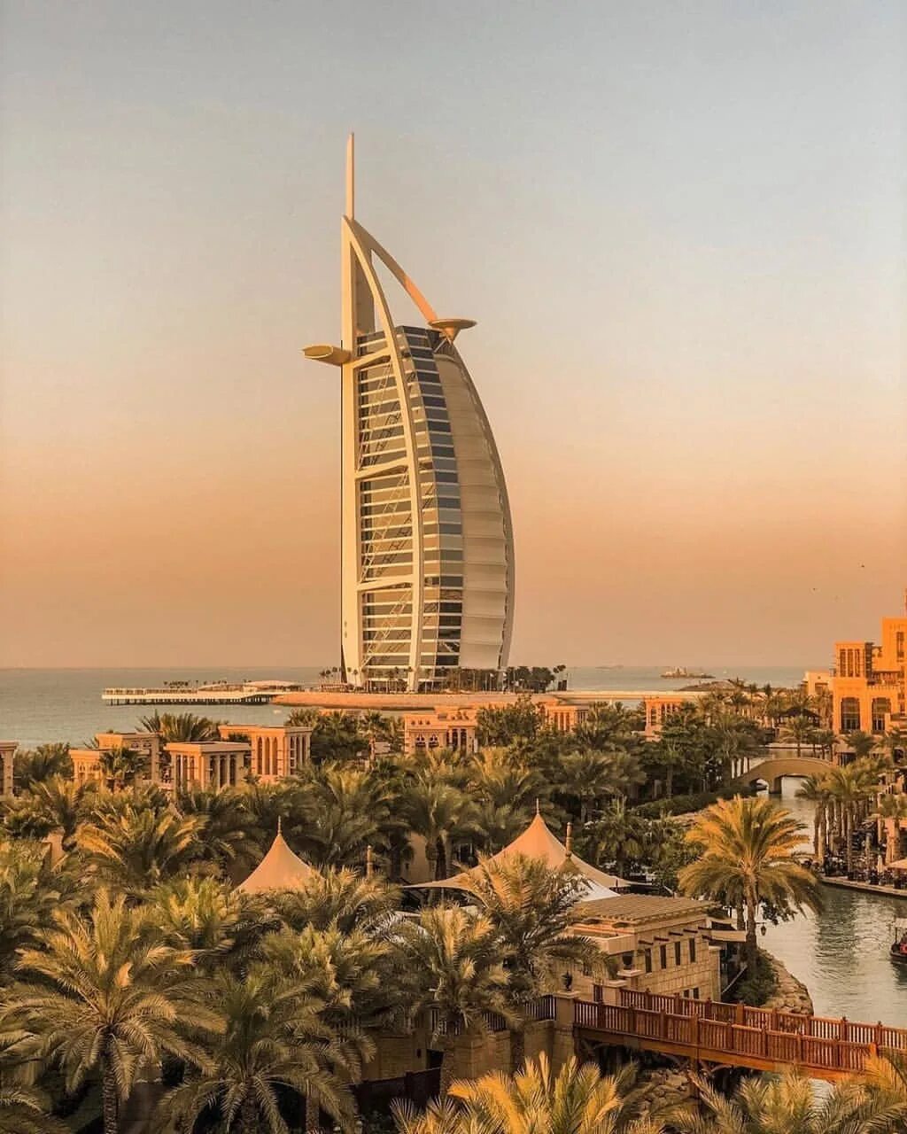 100 в дубае. Dubai Burj al arab. Бурдж-Аль-араб. Дубай, ОАЭ. Дубай 2010 Бурдж Аль араб. Пляж Бурдж Аль араб Дубай.