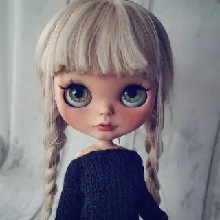 Голова с большими глазами