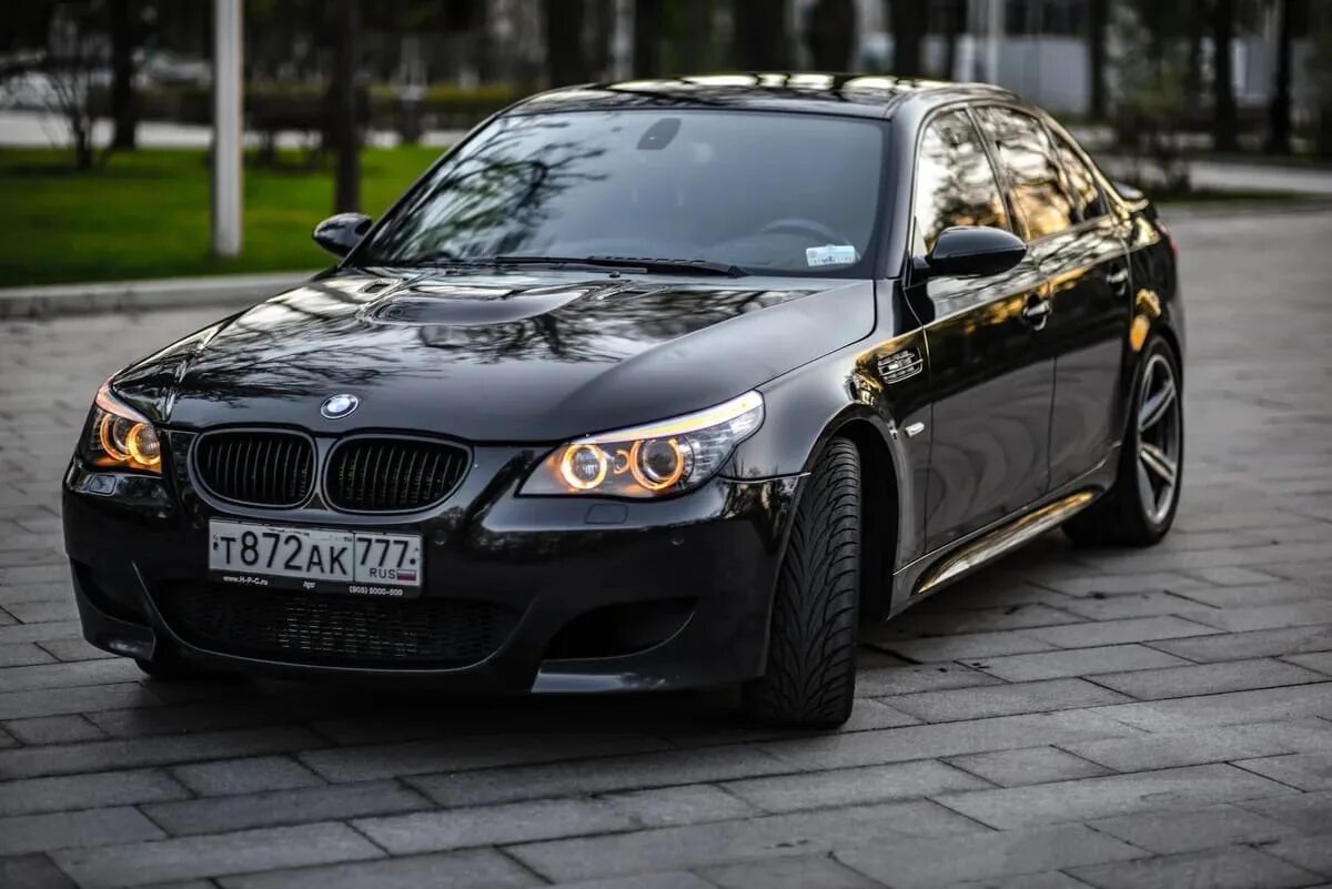 Автомобиль бмв с пробегом. БМВ e60. БМВ м5 е60. BMW 5 e60. BMW m5 e60 Black.