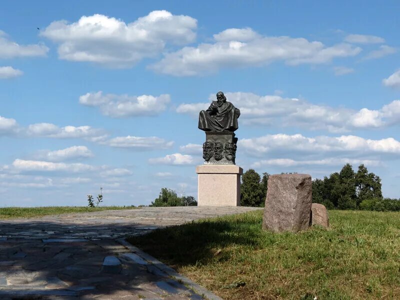 Замковая гора любеч. Замковая гора резекне. Замковая гора любеч. Река любеч. Любеч поселок.
