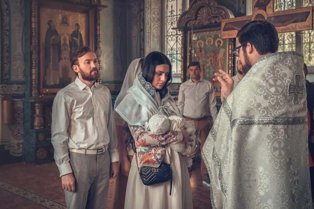 Перед крещением ребенка родители