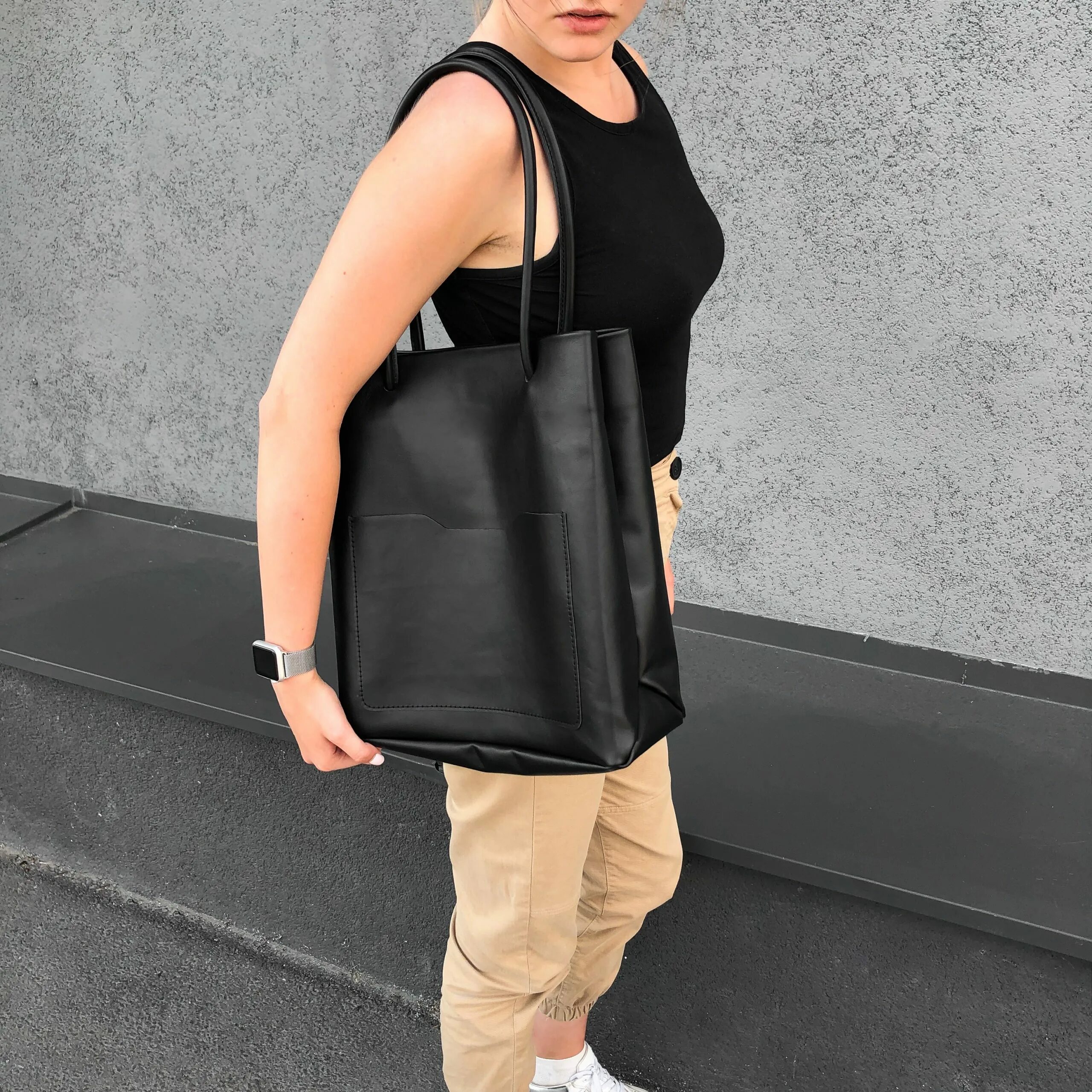 Плотный шоппер. Сумка шоппер кожаная женская. сумка шоппер shopper bag кожаная. сумка шоппер 2025. шоппер кожаный черный.