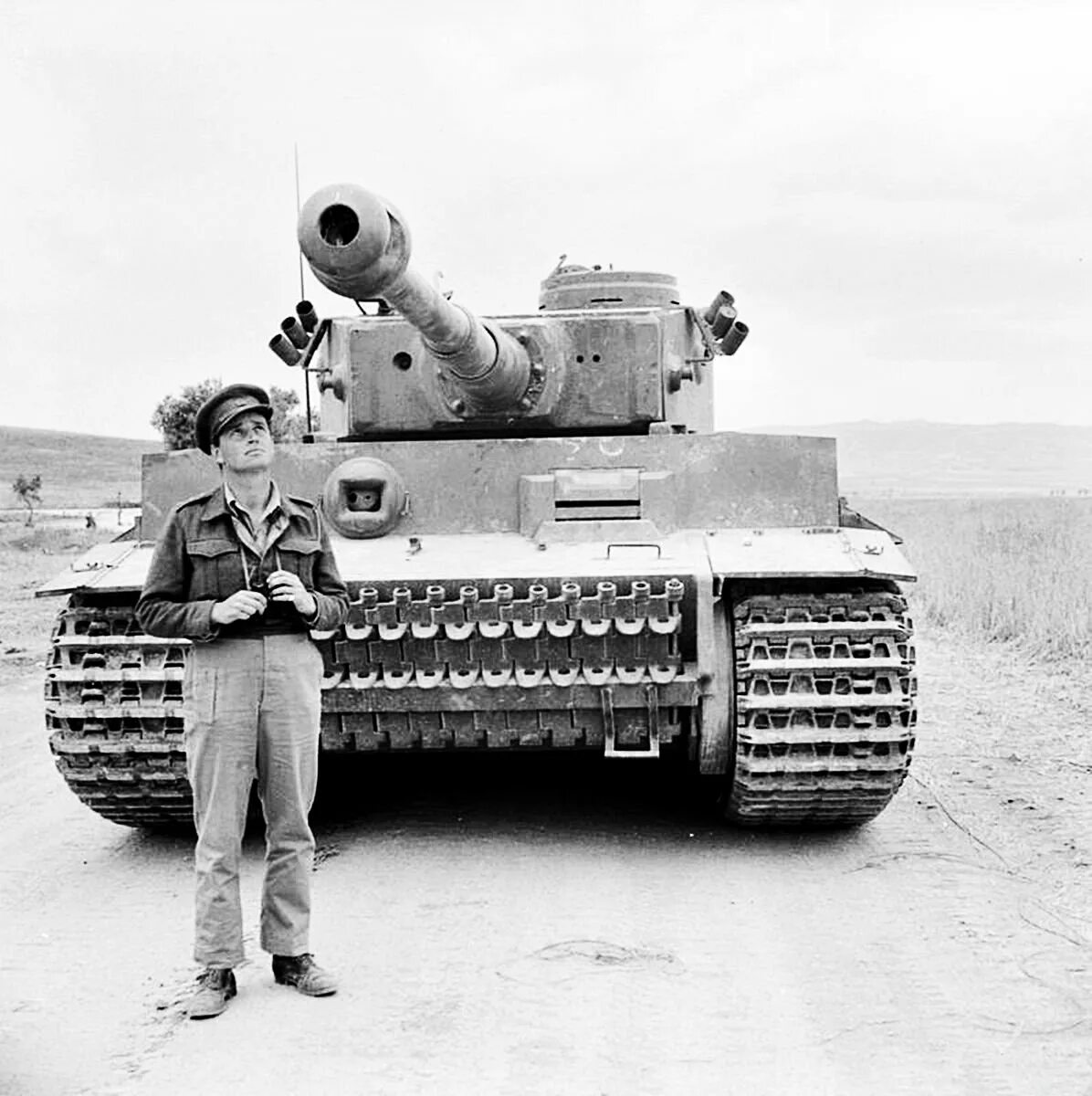Танк тигр времен великой отечественной войны. Танк тигр 1943. Панцер 6 тигр. Немецкий танк тигр. Танк тигр немецкий 2 мировой.