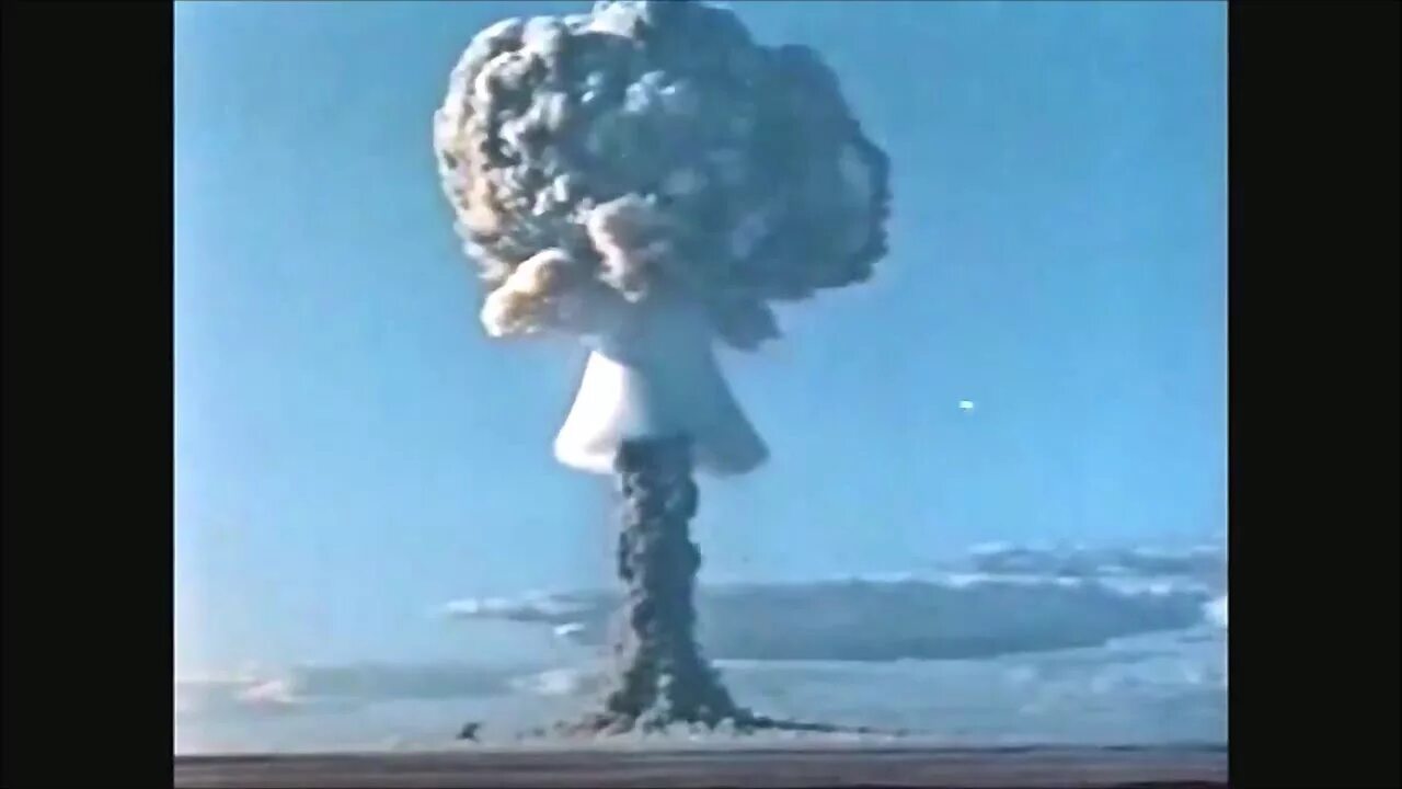 Что мощнее водородной бомбы. Водородная бомба РДС-6. Первая водородная бомба 1953. Испытание водородной бомбы РДС-6с. Взрыв водородной бомбы 1953.