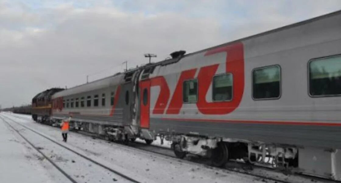 Санкт петербург котлас жд. Поезд котлас архангельск. Тэп70 котлас. Киров котлас вокзал. Киров котласский вокзал.