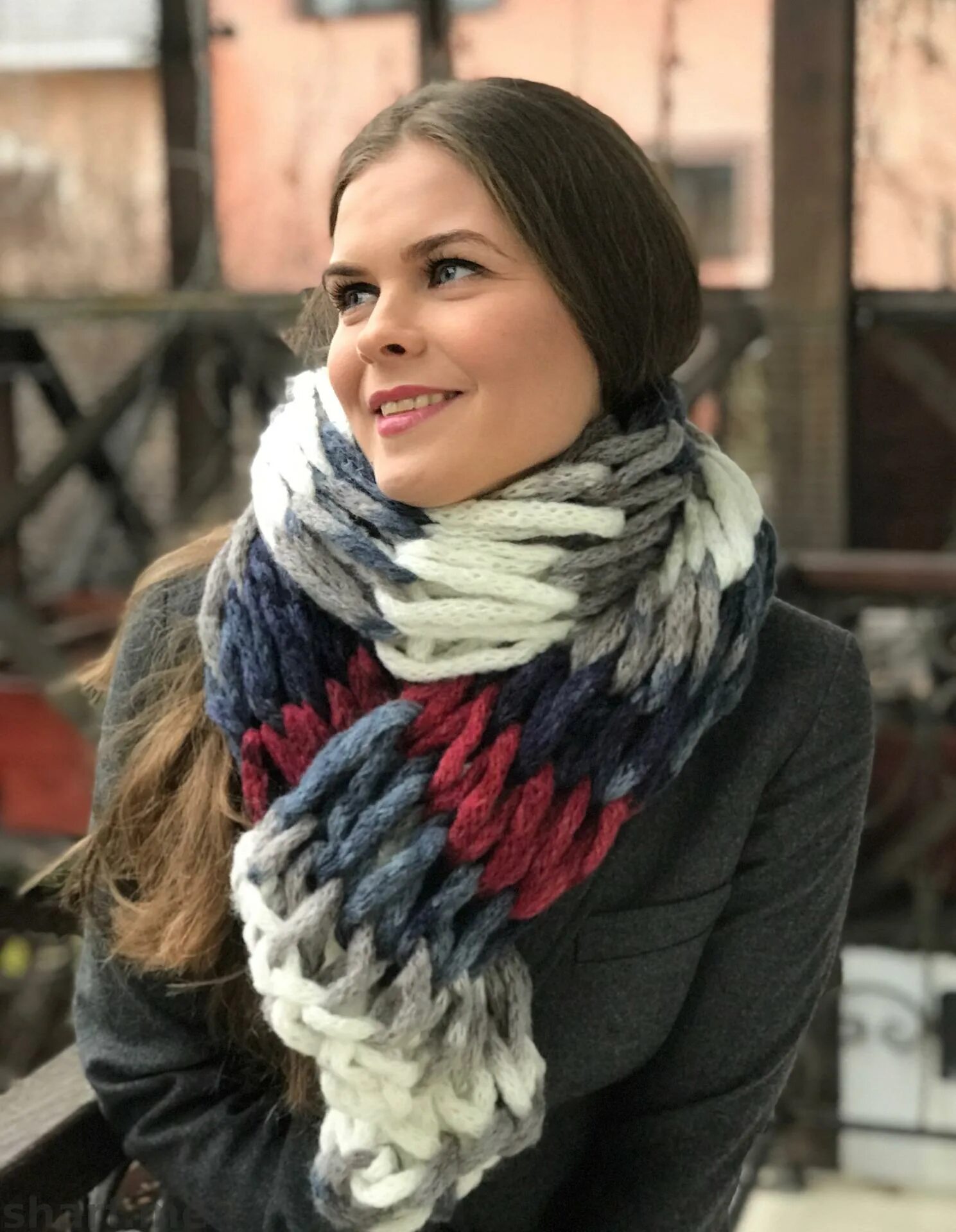 объемные шарфы вязание. вязаные шарфы. шарф крупной вязки. снуд. шарф крупная вязка.