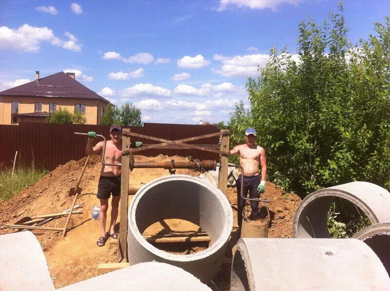 Колодец 40 калуга. Копка колодца зимой. Копаем колодцы. Курская область дмитровский район деревня каменный колодец. Копка дмитровском районе.