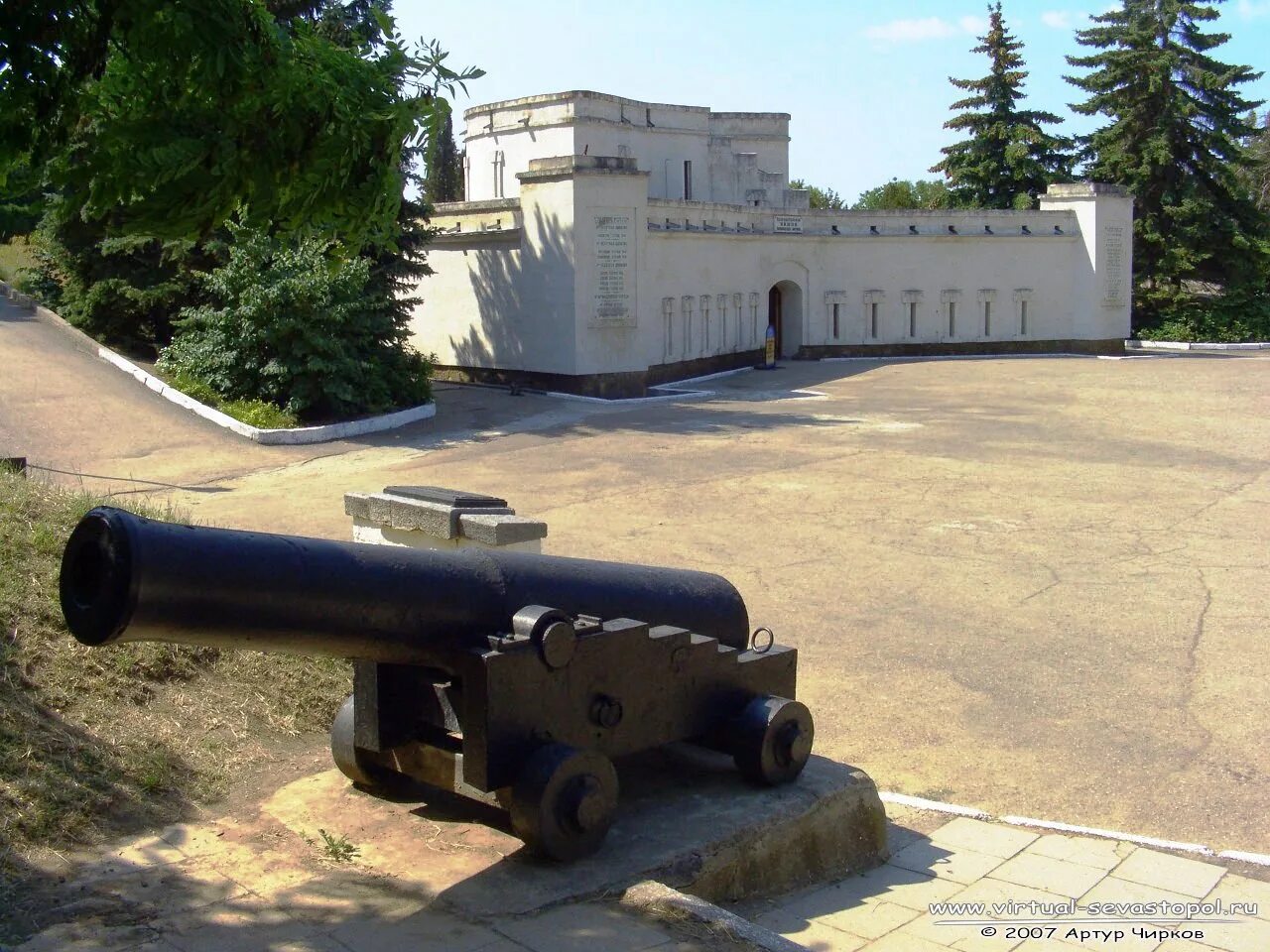 В севастополе на малаховом кургане. Малахов курган севастополь оборонительная башня. Севастополь малахов курган диорама. Севастополь малахов курган черчилль. Мемориальный комплекс малахов курган.