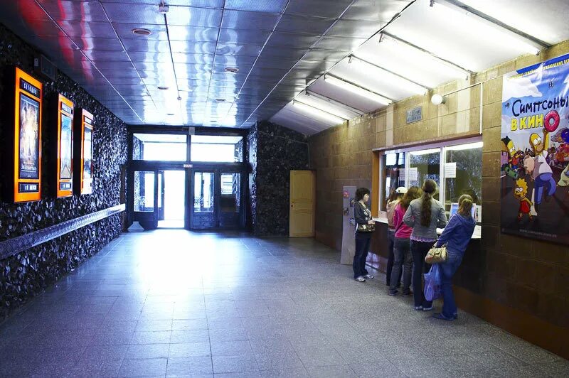 Кинотеатр удокан чита. Удокан зал. Удокан кинотеатр забайкальский край. Чита кинотеатр удокан сегодня. Удокан чита зал.