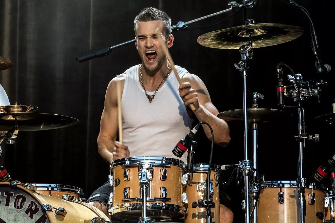 Барабанщик разбор. Барабанщик группы жуки. Арджей хейл. Alesis strike pro kit. Дамиано группа барабанщик.