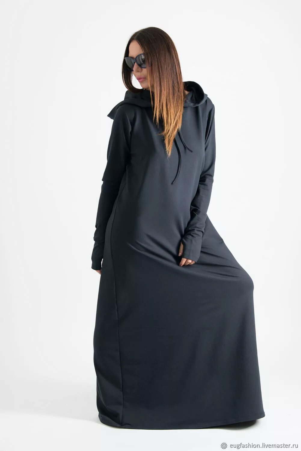 Платье с капюшоном Uniqlo черное длинное. Платье макси балахон. Спортивные платья с капюшоном длинные. Черное длинное платье с капюшоном.