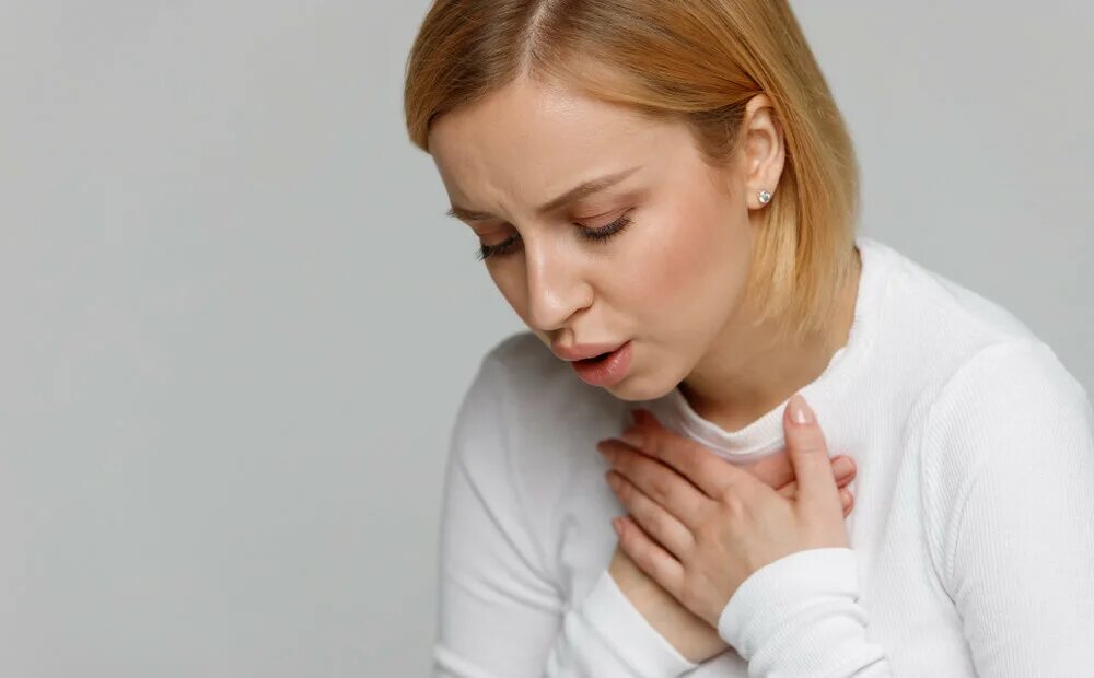 Одышка понятие. Пожилой мужчина. Трудности с дыханием. Пациент с бронхиальной астмой. Одышка.