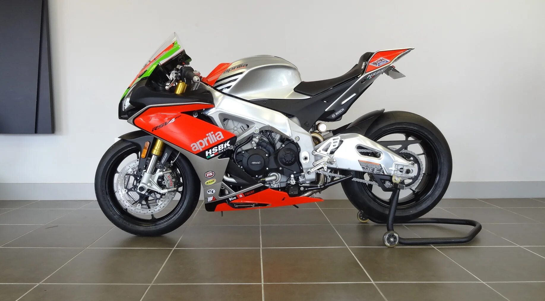 Мотоцикл mv agusta f4 rr rc. Априлия рсв 4 рф. Rr4. Aprilia rsv4 2000. Rr4.