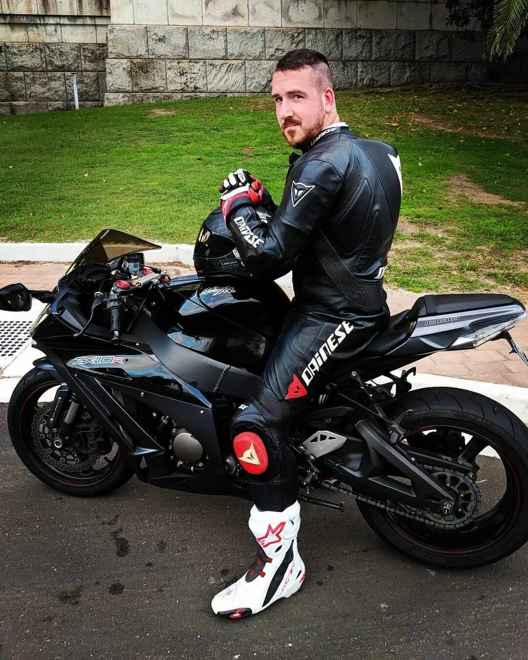 Мотогонщик Dainese