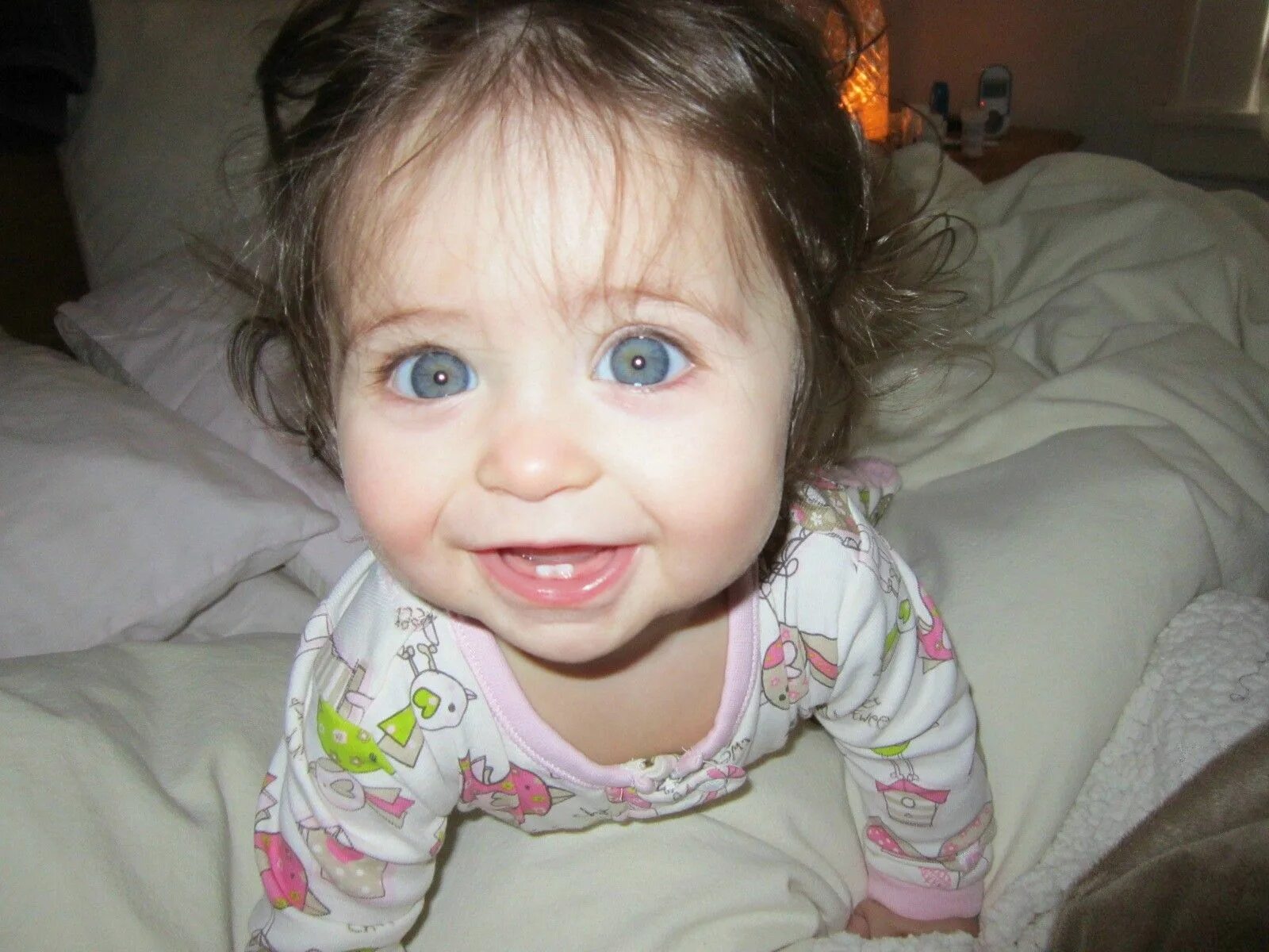 Baby got eyes. Baby Blue Eyes. Baby with Dark hair. Pung. Baby Blue Eyes. Green eyed Baby.