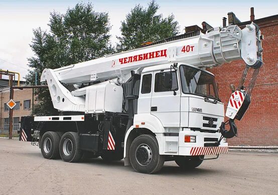 Кран 40 м стрела. Автокран челябинец 40 тонн. камаз челябинец 50т. камаз кран челябинец 40 тонн. кран урал 40 тонн.