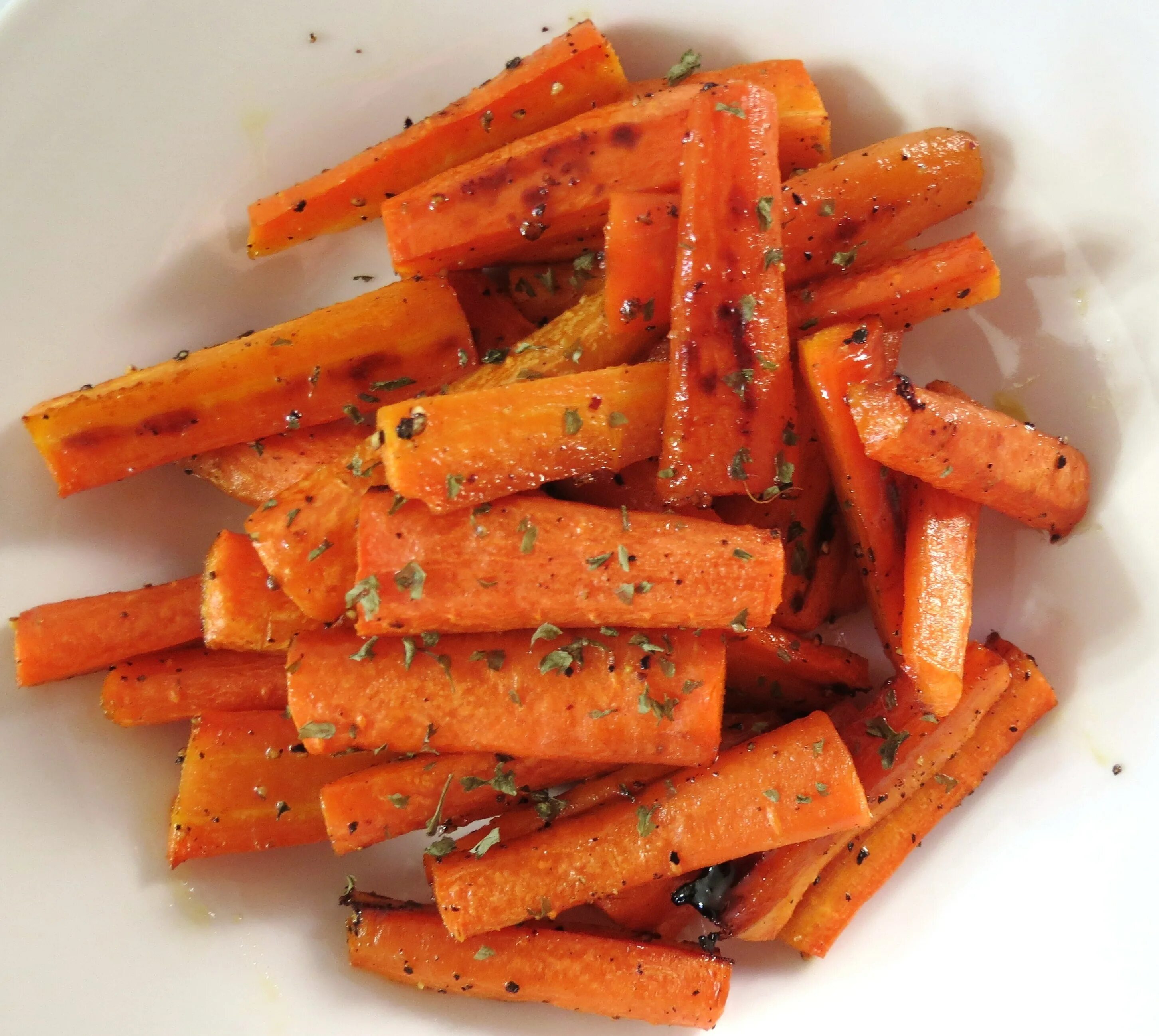 Жареная морковка. Сковородка с морковкой. Как пожарить морковь на сковороде. Обжариваем морковь. Как пожарить морковь на сковороде.