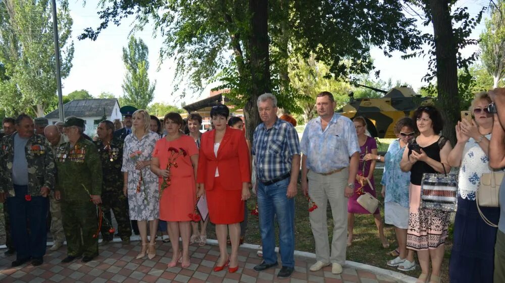 Пгт кировское крым. Памятник скорбящей матери кировское крым. Село кировское черноморского района крым. Кировское поселок городского типа крым. Кировский р-н, кировское пгт крым.