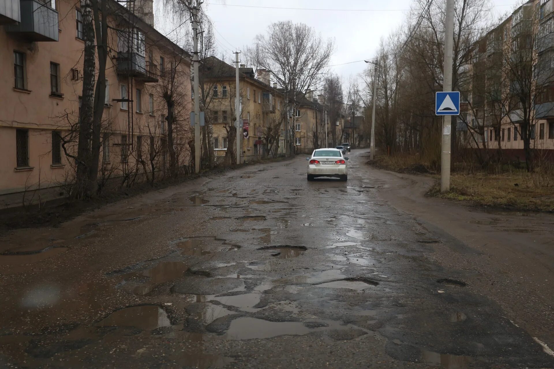 Состояние дорог в городе. Окраины города иваново. бологое.разруха. ужасные дороги. плохие дороги в городе.