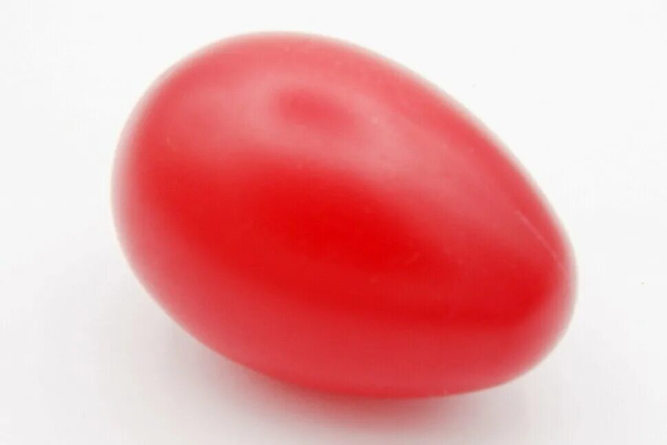 Пластиковые яйца. Красное яйцо. Красные пластиковые яйца. Красное пластмассовое яйцо.