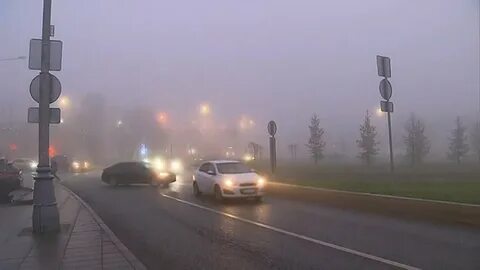 Дорога окутана туманом