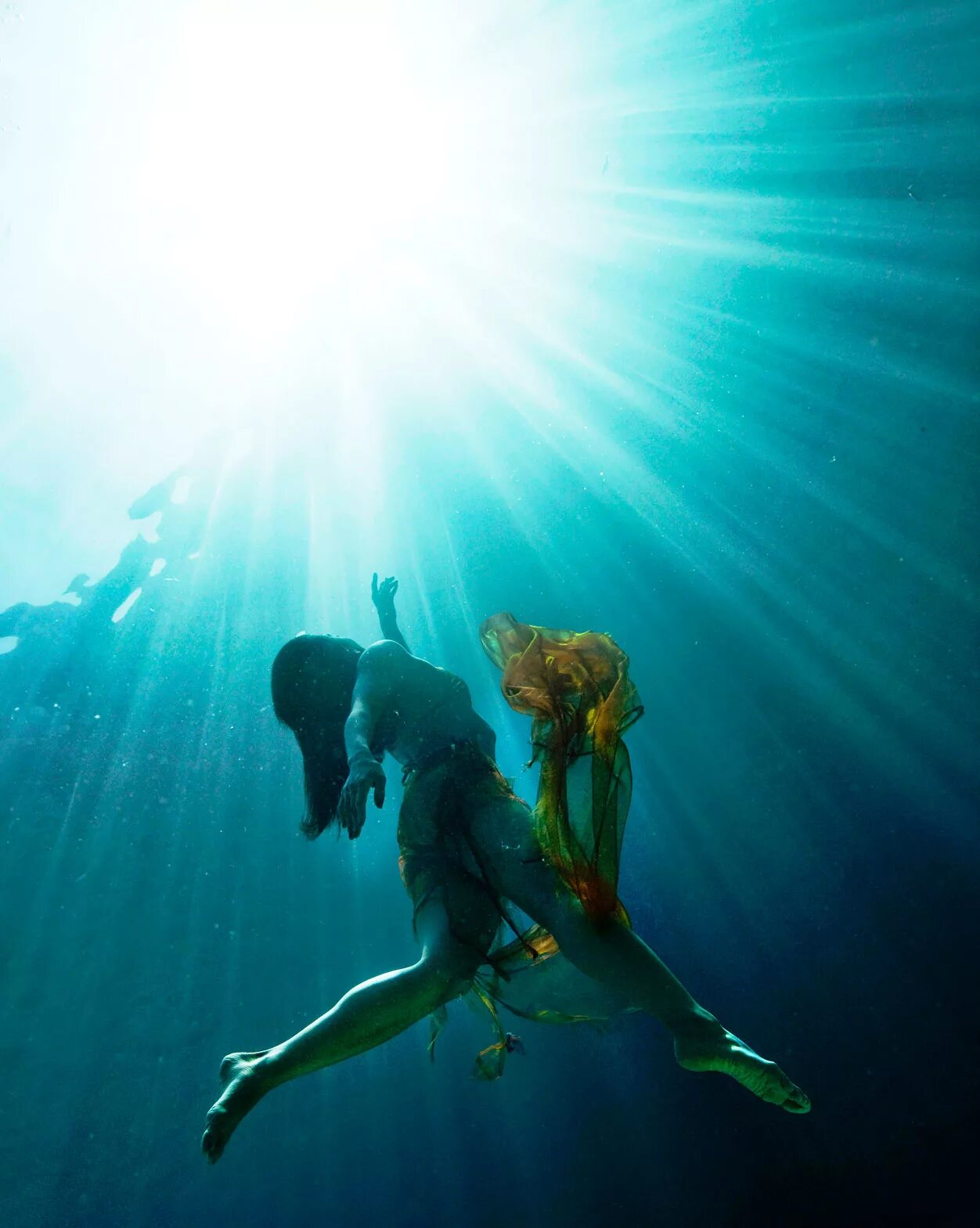 Курт Арриго фотограф. Свет под водой. Солнце под водой. Под водой. Наличие света в воде