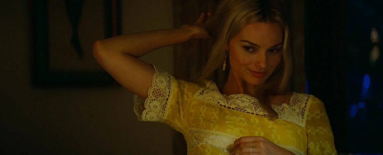 Pin by Americo Palmieri on Margot robbie Margot robbie style, Mini skirts fashio