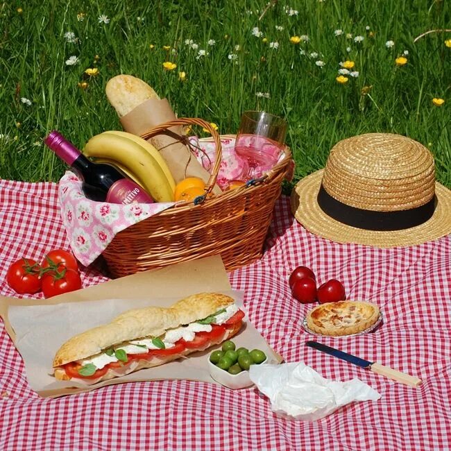 Для пикника Лексус. Желтый старый пикник. Have a Picnic Park. Have a Picnic stocks. Пикник сколько лет