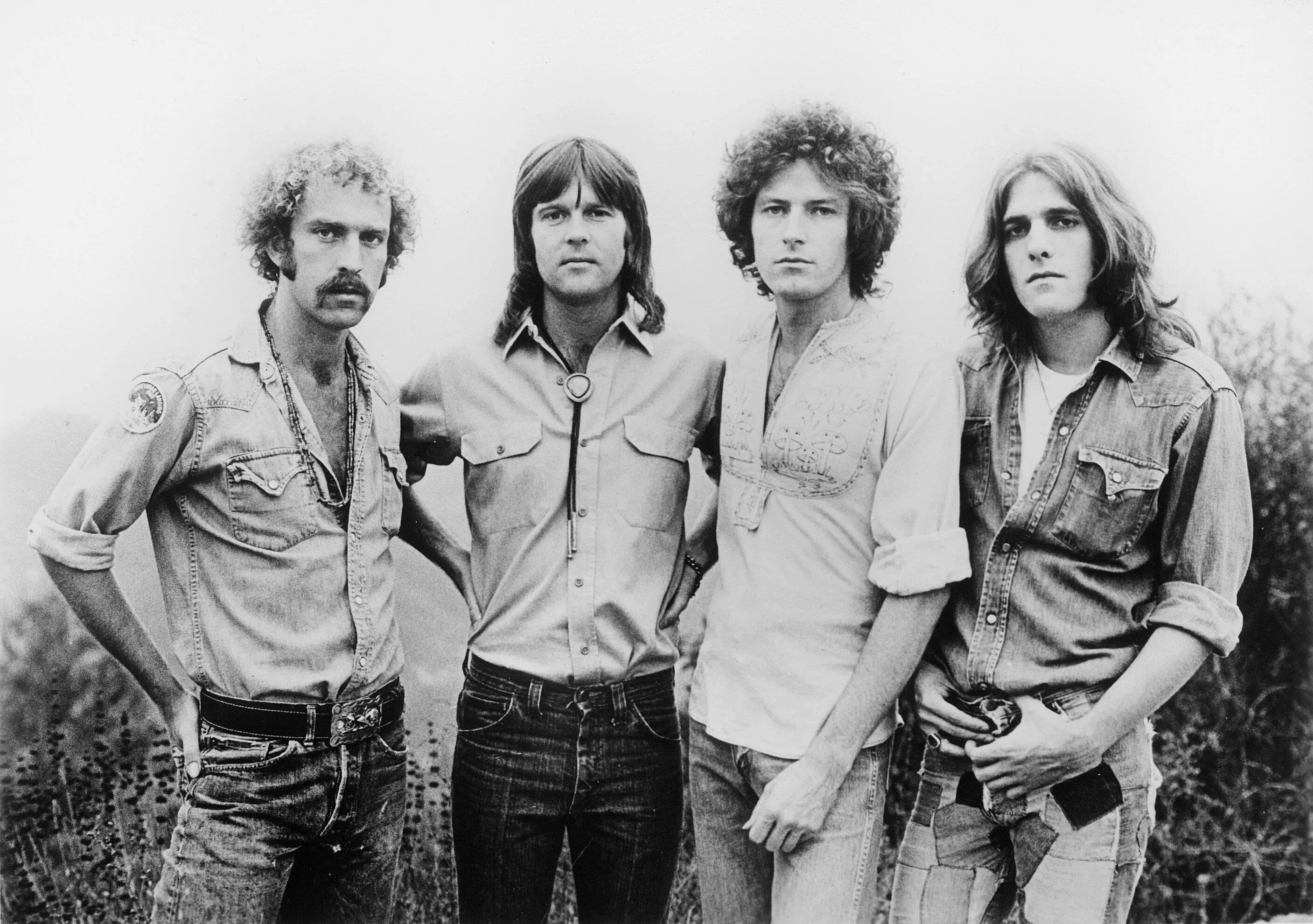 Слушать рок 70 х. Группа Eagles 1977. Рок группа Иглс. Группа Eagles 1971. Иглз группа Берни Лидон.