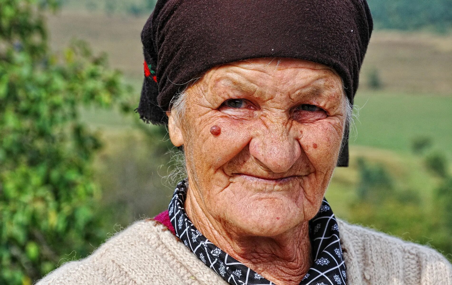 She was very old. Очень Старая женщина. Облик старухи.