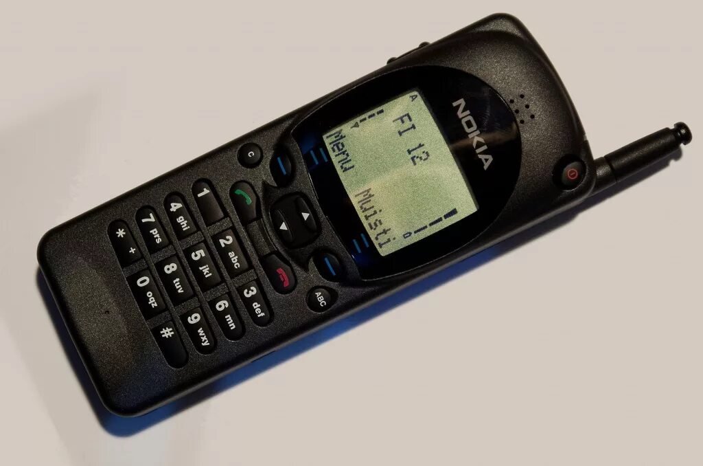 Старый телефон с антенной. Nokia 1011 1992. Нокиа 2110i. Nokia 2110. 1994 Году Nokia 2110.