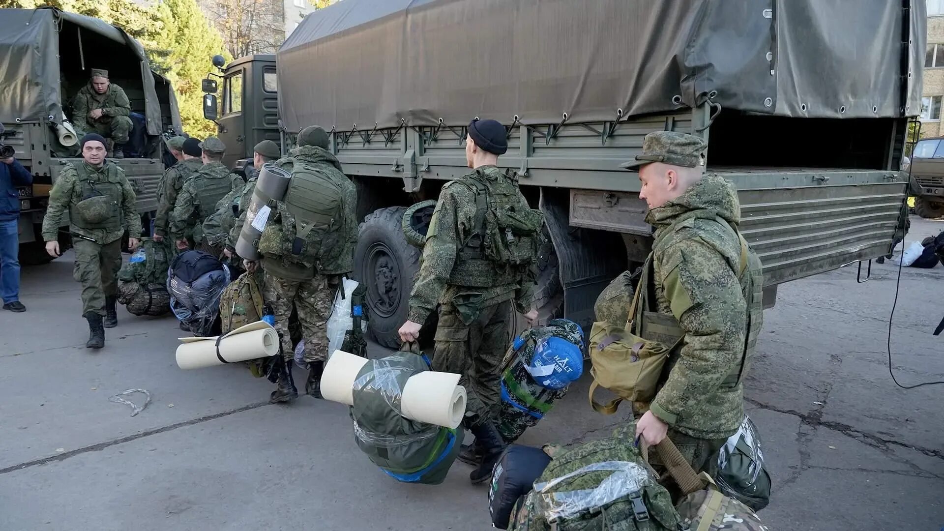 Принять участие в мобилизации. Боевые действия. Военные фото. Российские военные. Мобилизация картинки.