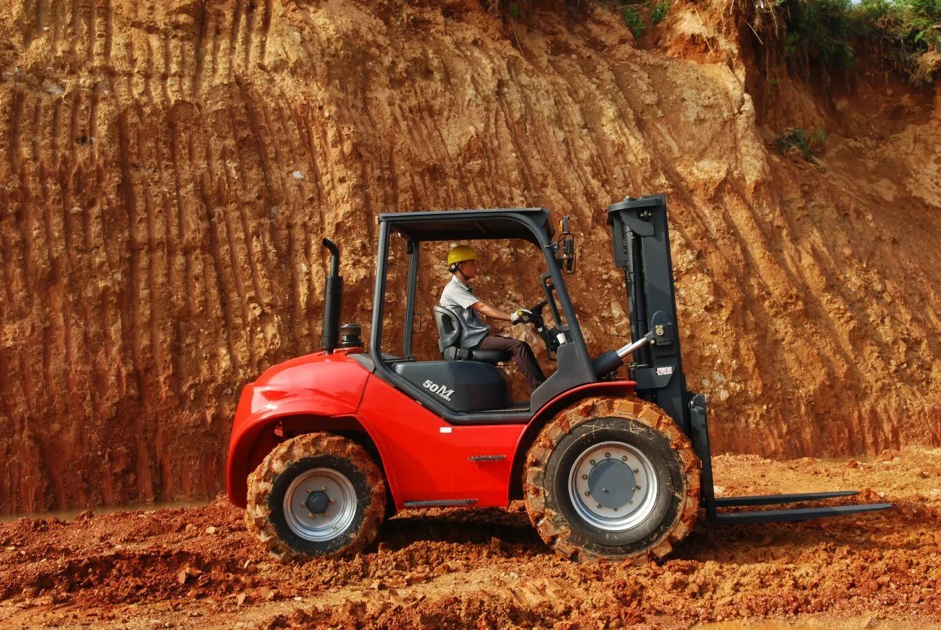 5 тонны. 5 тонны. Вилочный погрузчик для пересеченной местности. Unicarriers погрузчики вилочные. Погрузчик 3.