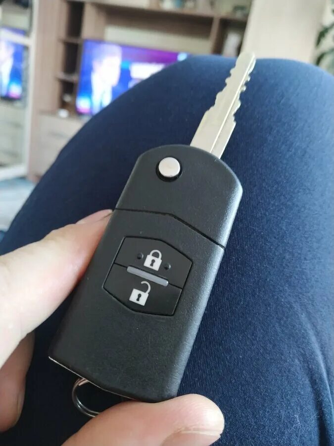Ключи мазда 3 бк. Ключ Mazda 3 BK. Ключ от мазды 3 БК. Ключ Мазда ВК. Ключ от Мазда 3 БК разбор.