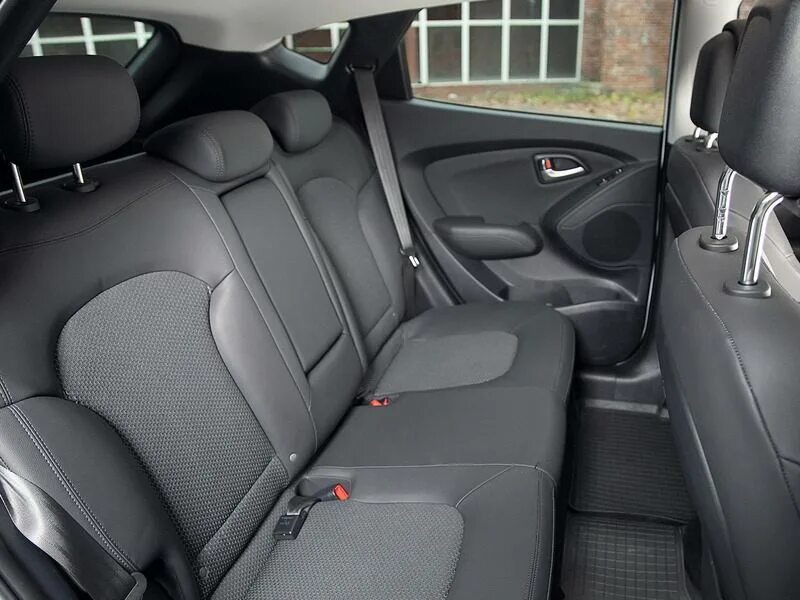 Сиденье ай икс 35. Сиденье с35 таймтриал. Hyundai ix35 чехлы на сиденья. Hyundai ix35 2010 салон. Накидки на сиденья на хендай а икс 35.