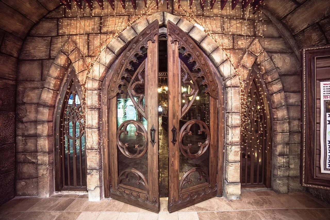 Хогвартс ворота. Сказочная дверь. Сказочные ворота. Ворота средневекового замка. Открытые красивые двери