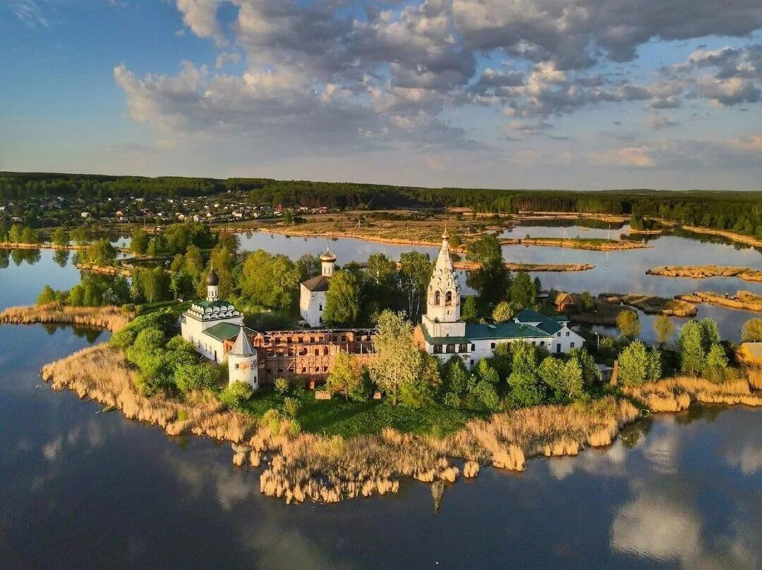 Свято троицкий нижегородская область. Свято-Троицкий Островоезерский монастырь. Островоезерский монастырь в Ворсме. Храм в Ворсме Нижегородской области на острове. Ворсма Свято-Троицкий Островоезерский.