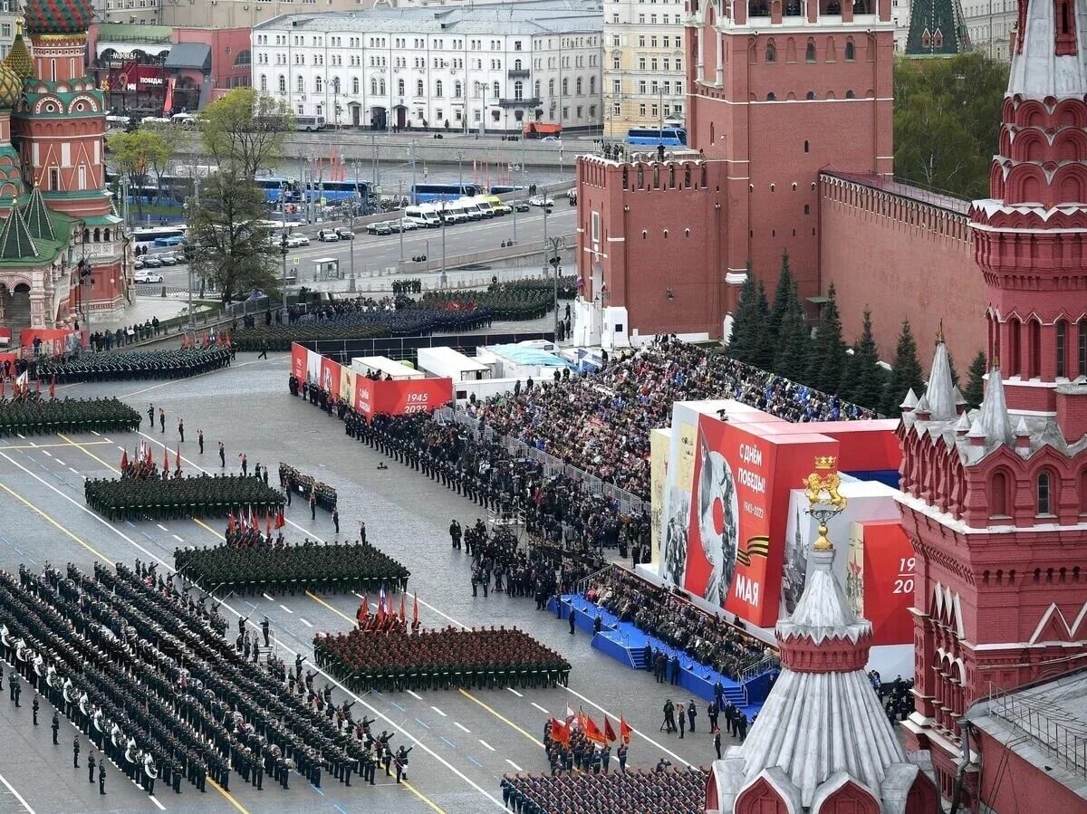 Россия сегодня на весь день. Парад 9 мая в Москве 2022 на красной площади. Военный парад на красной площади 9 мая 2022. Парад на красной площади 9 мая 2022. Парад Победы 2022 в Москве техника.