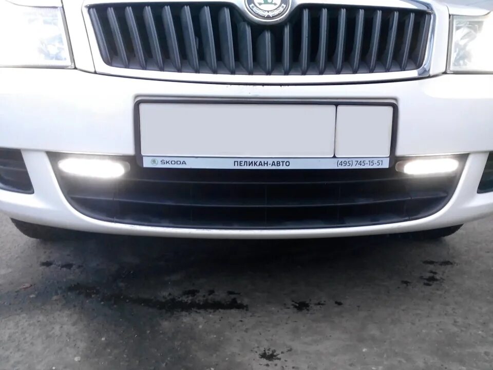 Skoda octavia 2018 диоды. Дневные ходовые огни skoda octavia 2018. Skoda octavia a5 дхо. Led дхо skoda octavia a5. Штатные ходовые огни для skoda octavia tour.