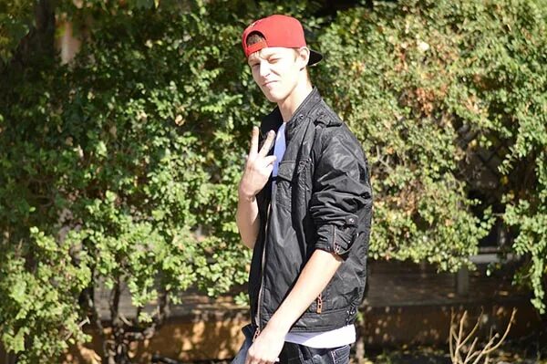 Репер v v. V. Исполнитель. Рэпер кулио. V.