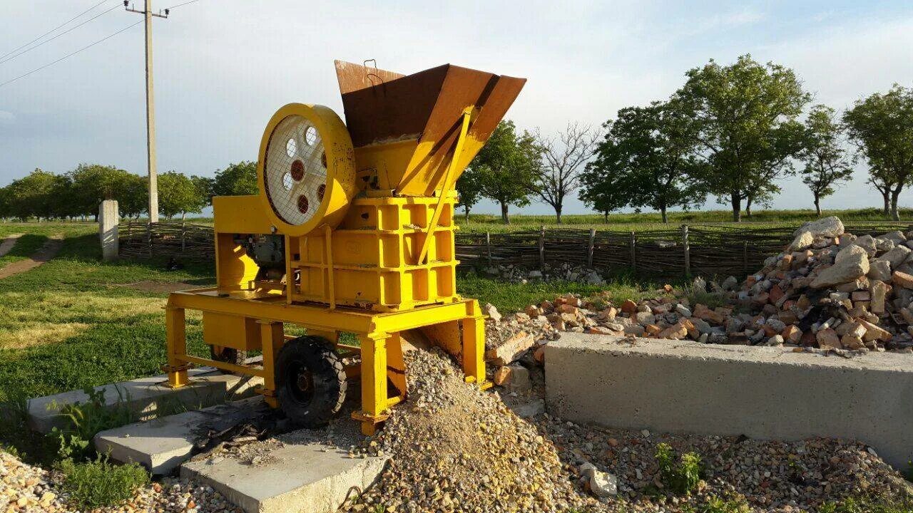 Установки дробления. Самоходная дробилка либхер. Конвейер ленточный канмаш. Дробилка mccloskey qh45. Самоходная дробилка дробмаш.