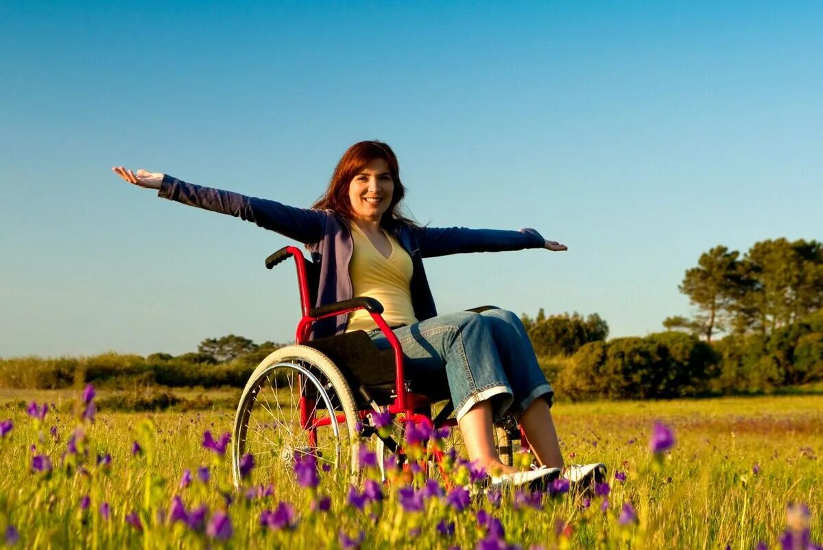 Активная жизнь инвалидов. День инвалидов. Презентация жизнь прекрасна. Международный день людей с инвалидностью. Радостный инвалид.