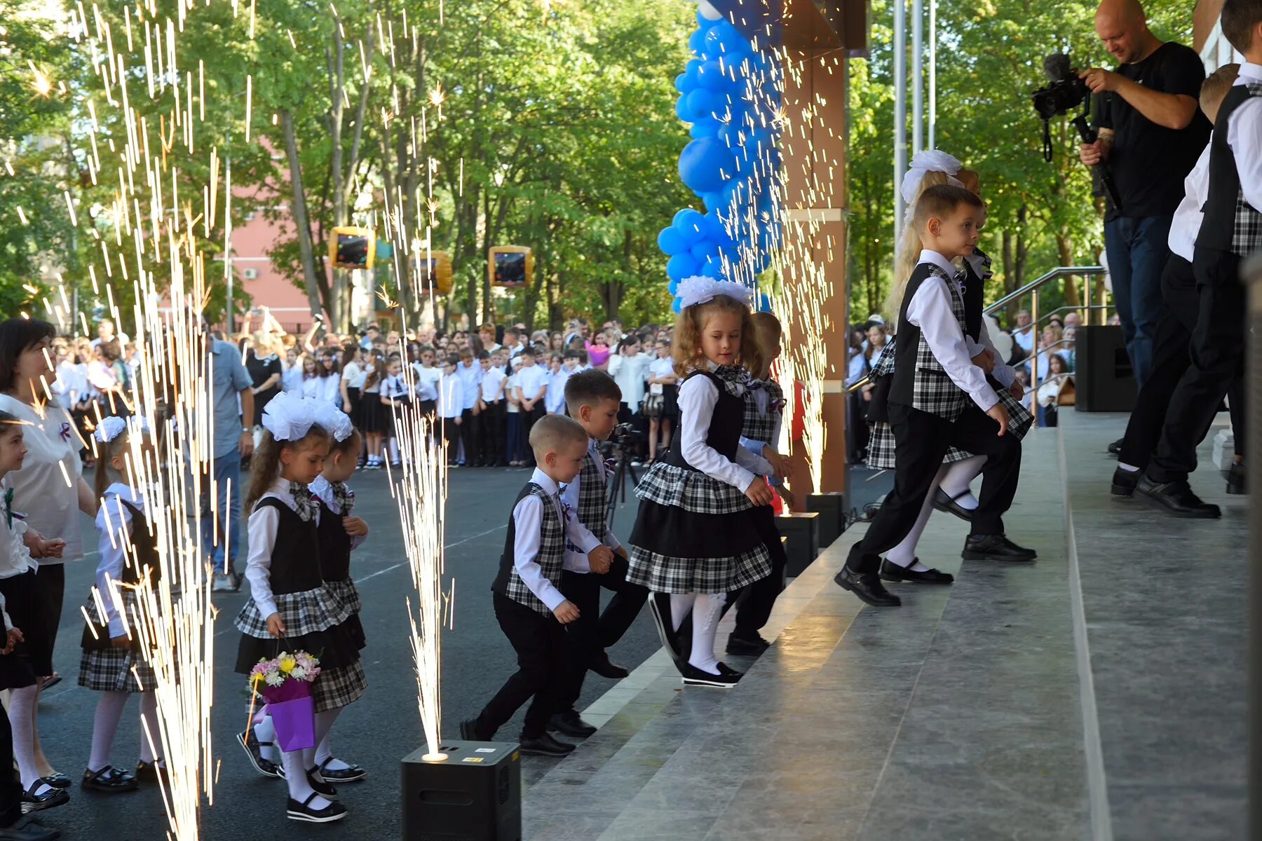 школы республики адыгеи. 22 гимназия майкоп поле для. 1-е сентября 2022. сош аул новая адыгея. гимназия 22 майкоп учителя.