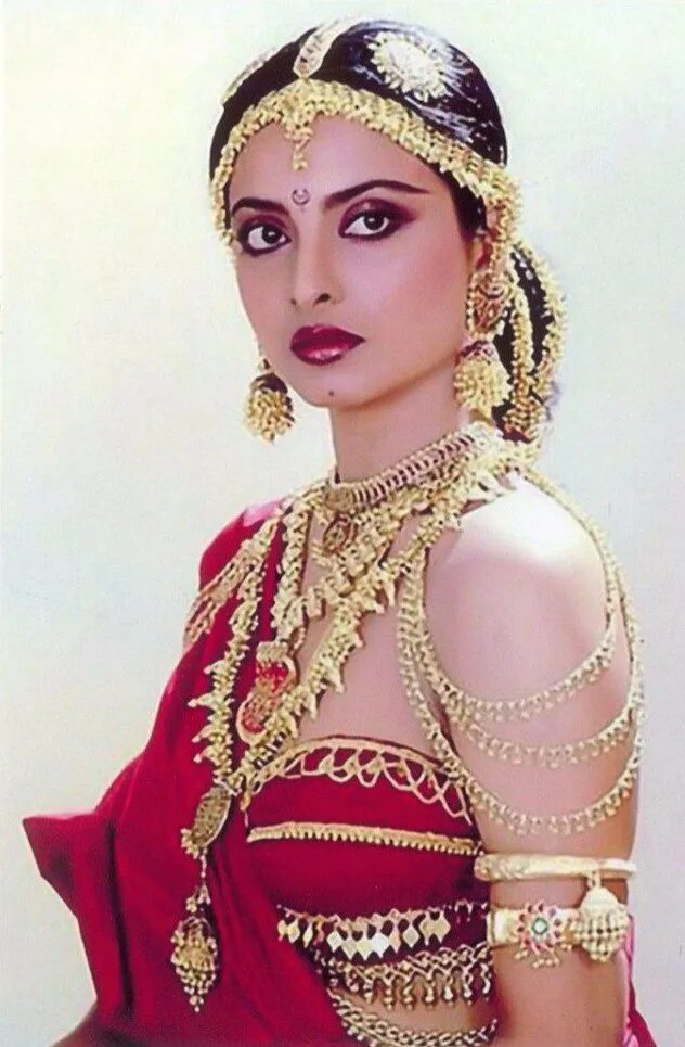 Фото индийской актрисы рекхи. Индийский наряд рекхи. indian actress rekha. рекха индийская актриса лучшие фотографии. рекха индийская актриса фигура.