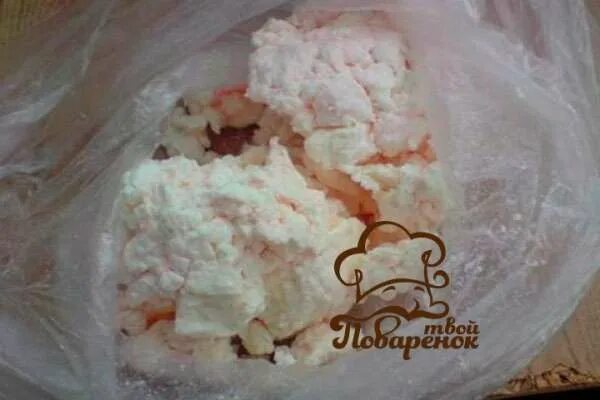 творог в миске.