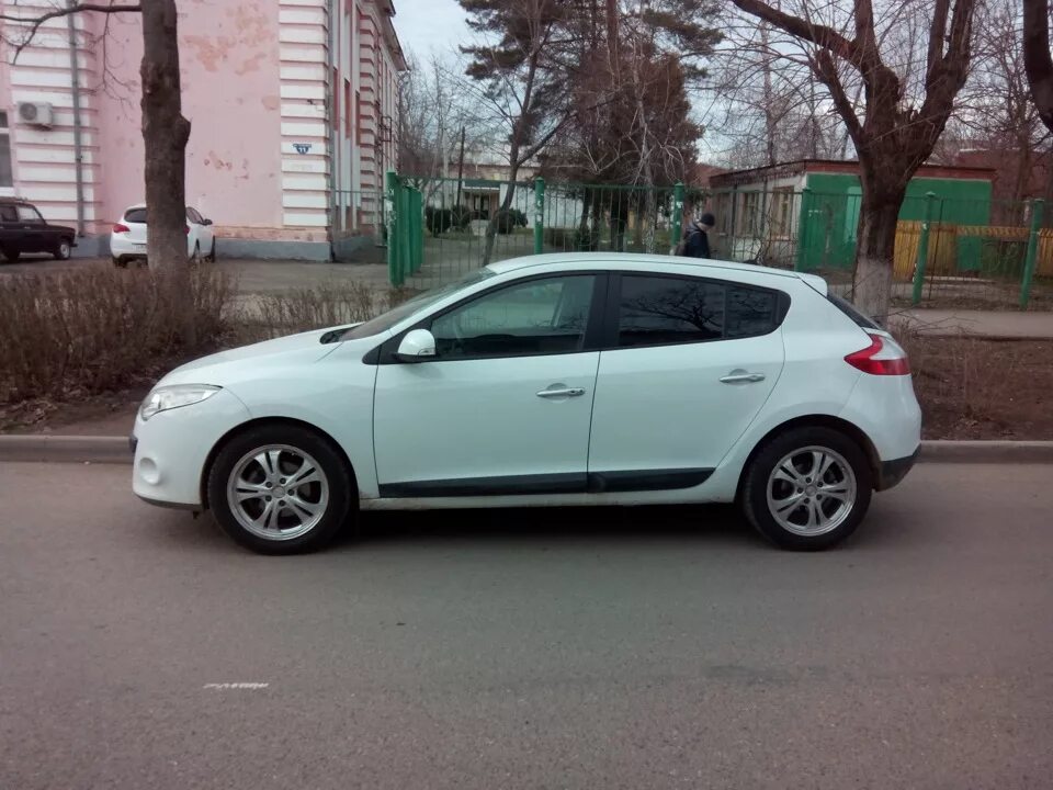 Диск литой меган 3. Диск литой меган 3