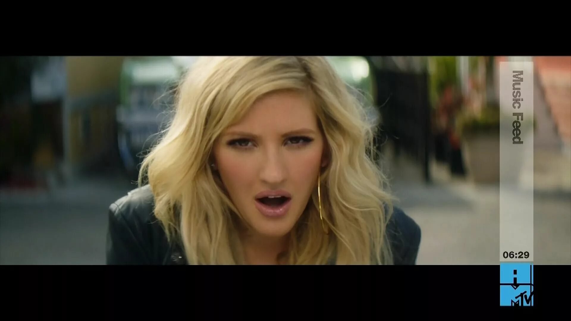 Песня outside calvin. Ellie goulding calvin harris. ellie goulding 2025. элли голдинг аутсайд. outside кельвин харрис.
