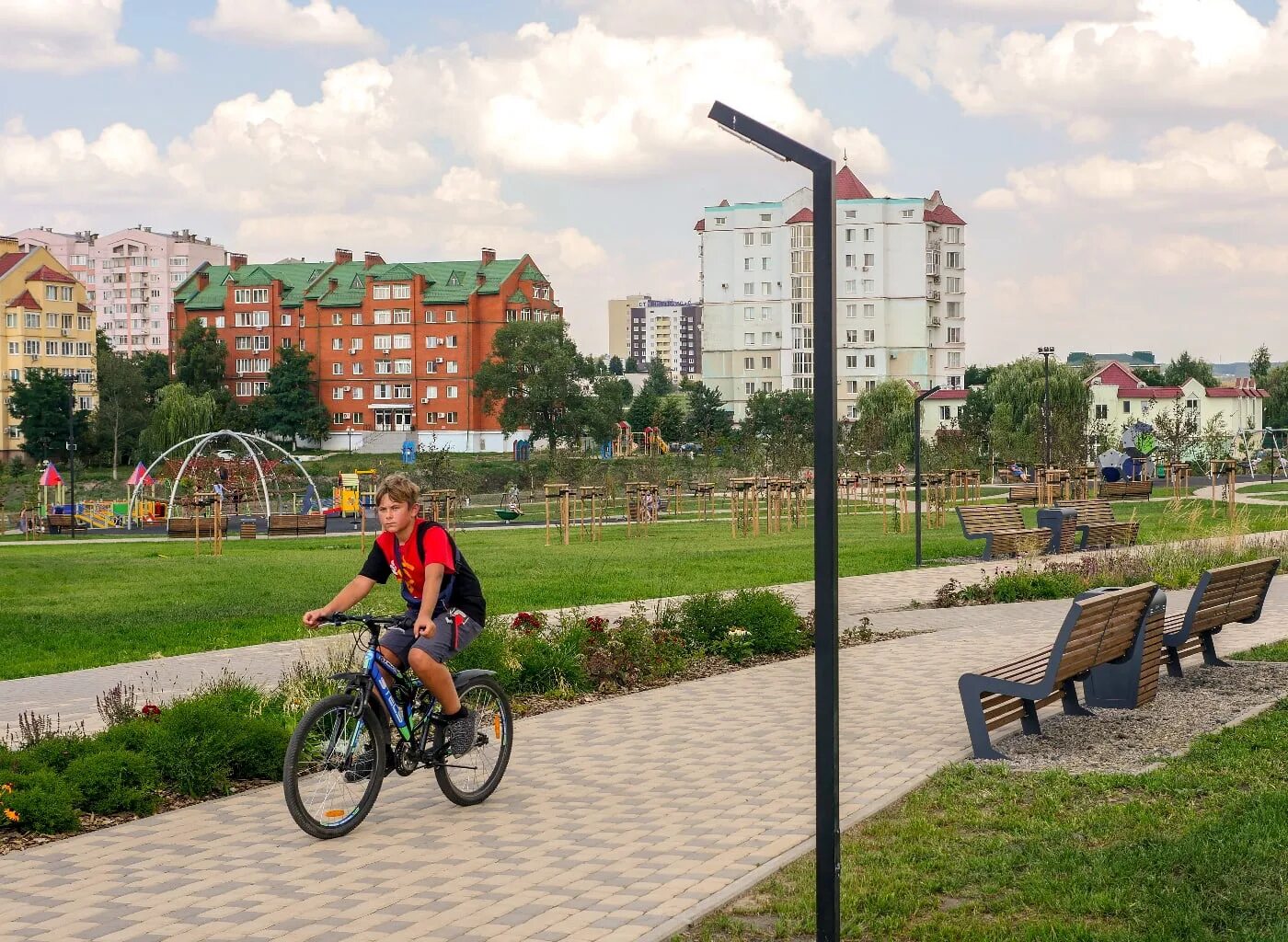 Тревога в старом осколе. Зелёный Лог старый Оскол. Город старый Оскол парк зеленый Лог. Парка «зеленый Лог» в Старом Осколе. Старый Оскол микрорайон зеленый Лог.